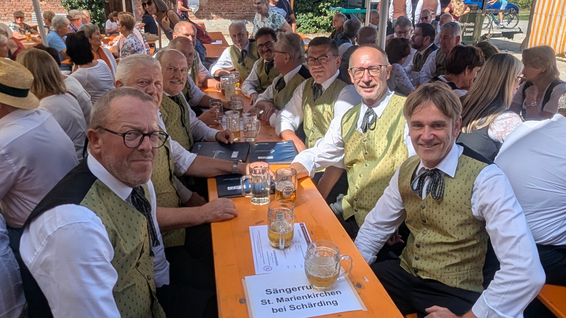 Die SR vor dem Freundschaftssingen in Mining