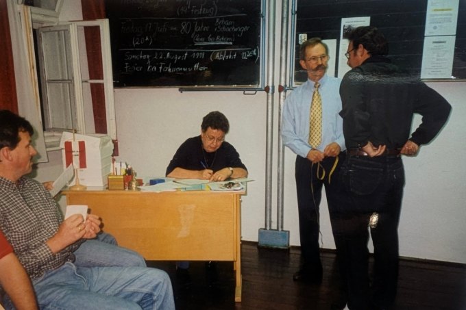 Der Schneider beim Maßnehmen