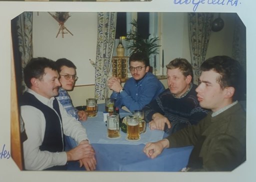 Die Einkehr in Trucki’s Gasthaus davor